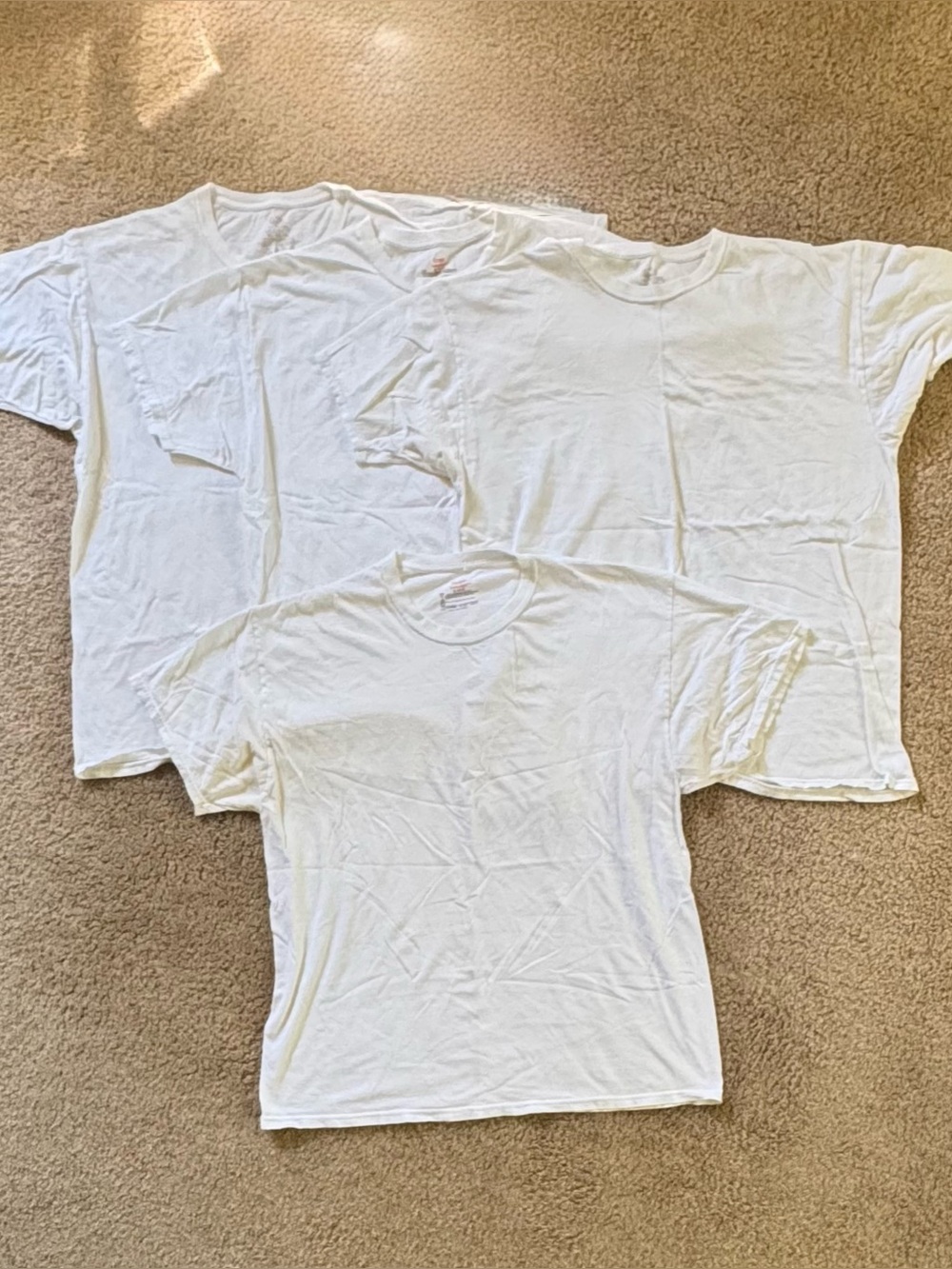 Fruit of the Loom and Hanes Men’s White Cotton T Shirts Set of 4 SIZE XL